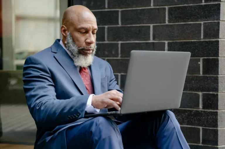 How to Build an Authority Site Around a Niche Industry