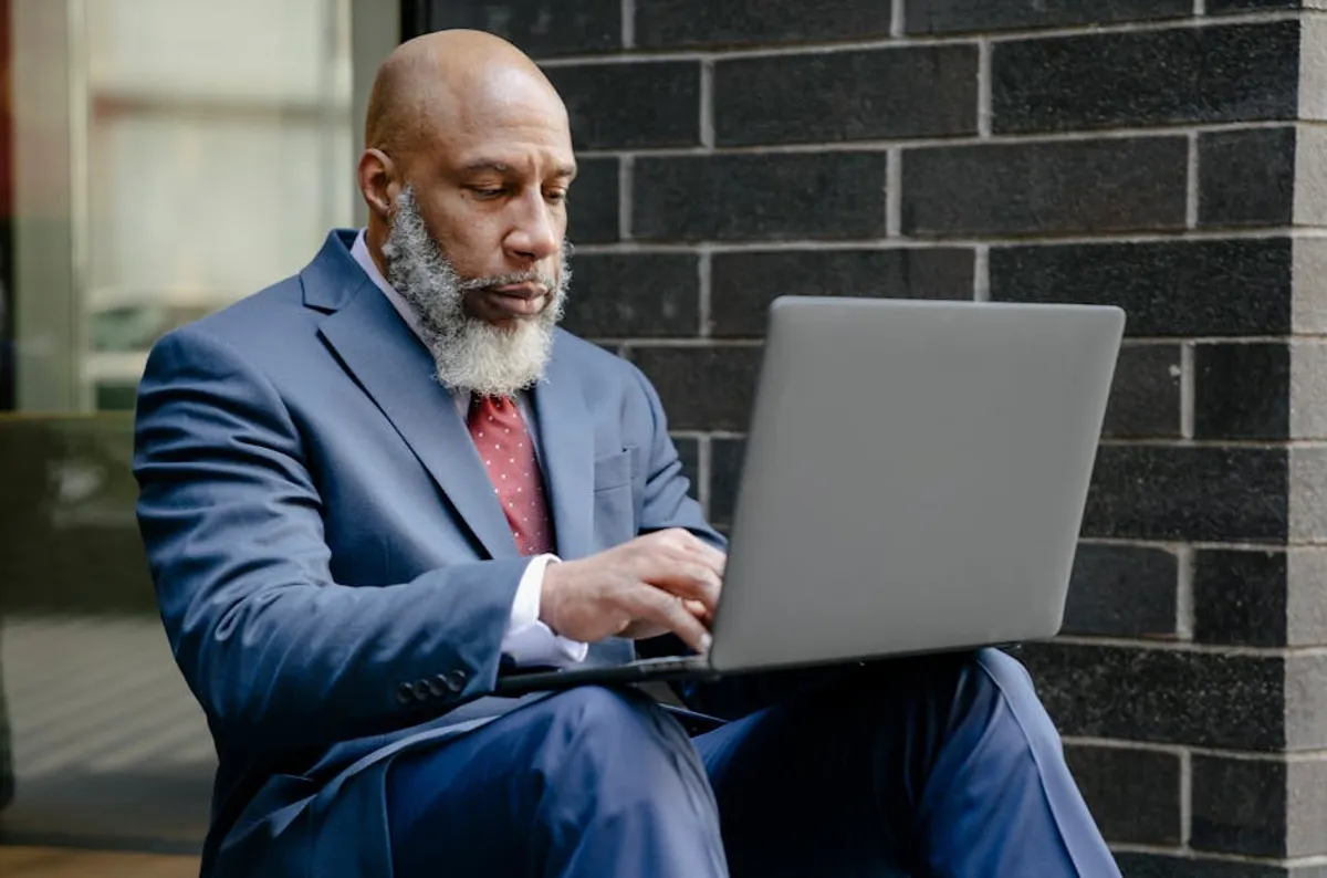 How to Build an Authority Site Around a Niche Industry