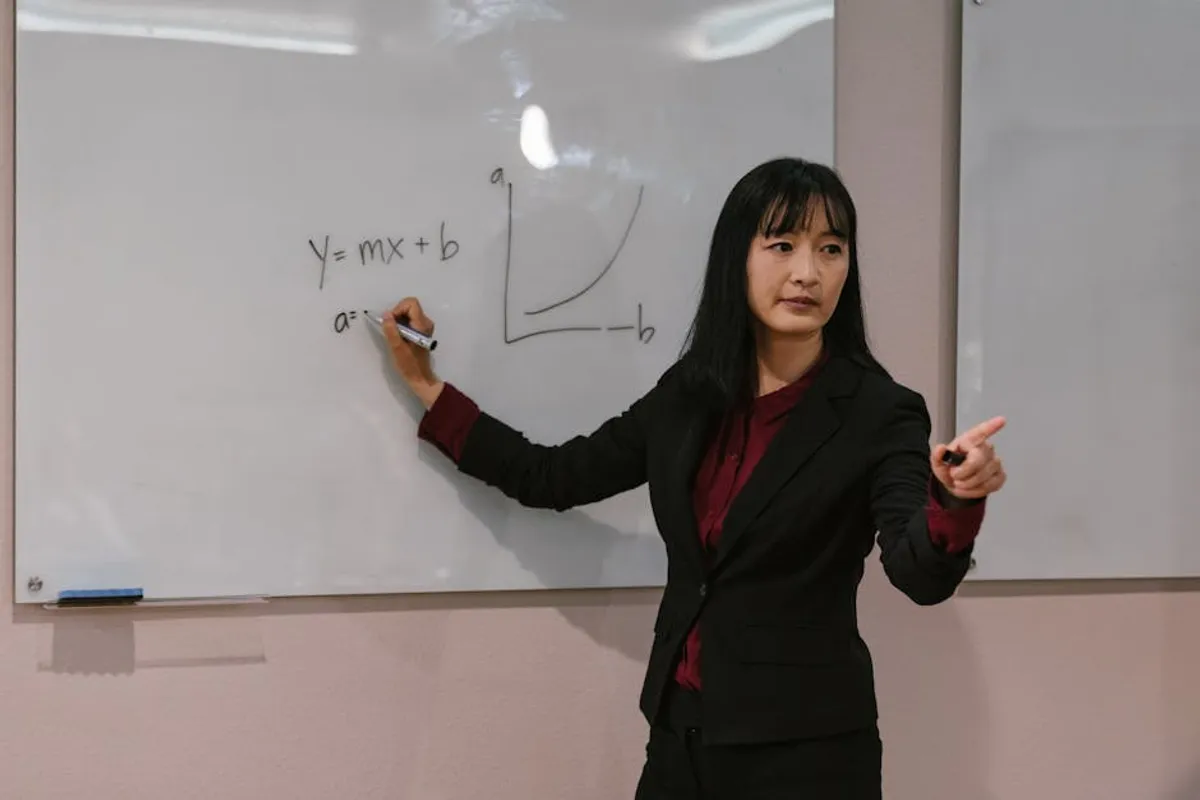 How to Explain Complex Services in Simple Language
